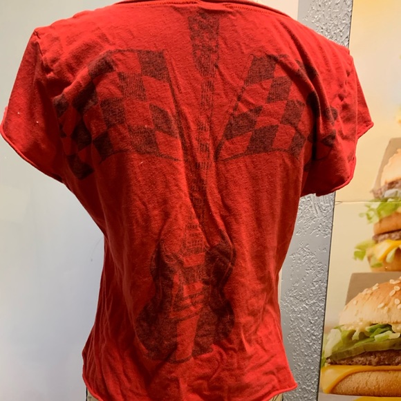 🦄Bundle 5/$10🦄
#1209 Retro tee (2small pinholes) - Picture 2 of 5